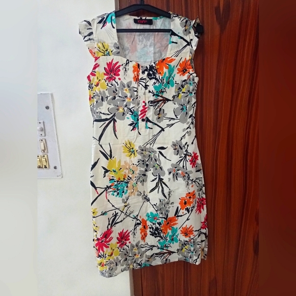109°F Dresses & Skirts - Floral Casual Dress